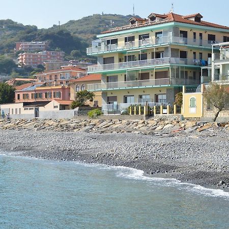 Riva Beach Apartment Riva Ligure Εξωτερικό φωτογραφία