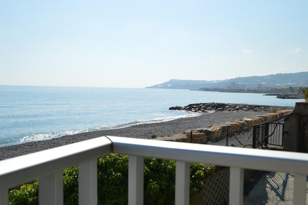 Riva Beach Apartment Riva Ligure Εξωτερικό φωτογραφία